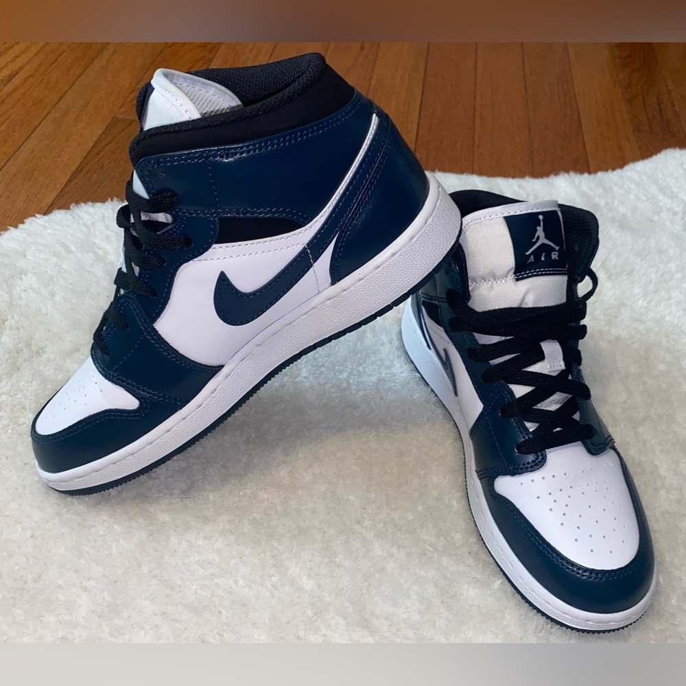 Mid Air Jordan GS Armory Navy - Youth Size 5.5 (EXCELLENT CONDITION - LIKE NEW)